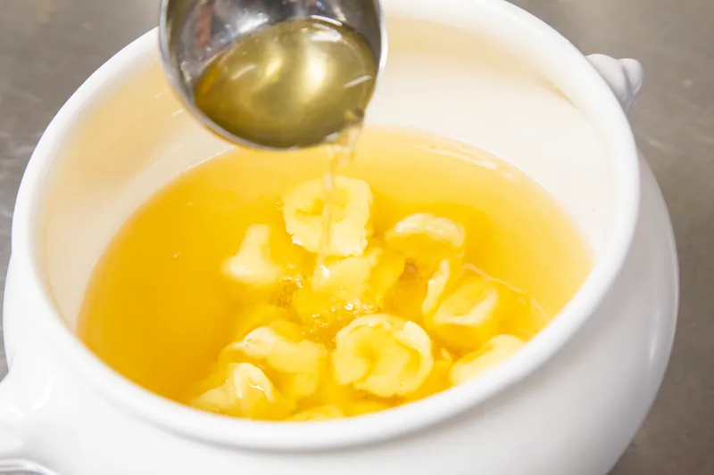 Il brodo versato sui cappelletti