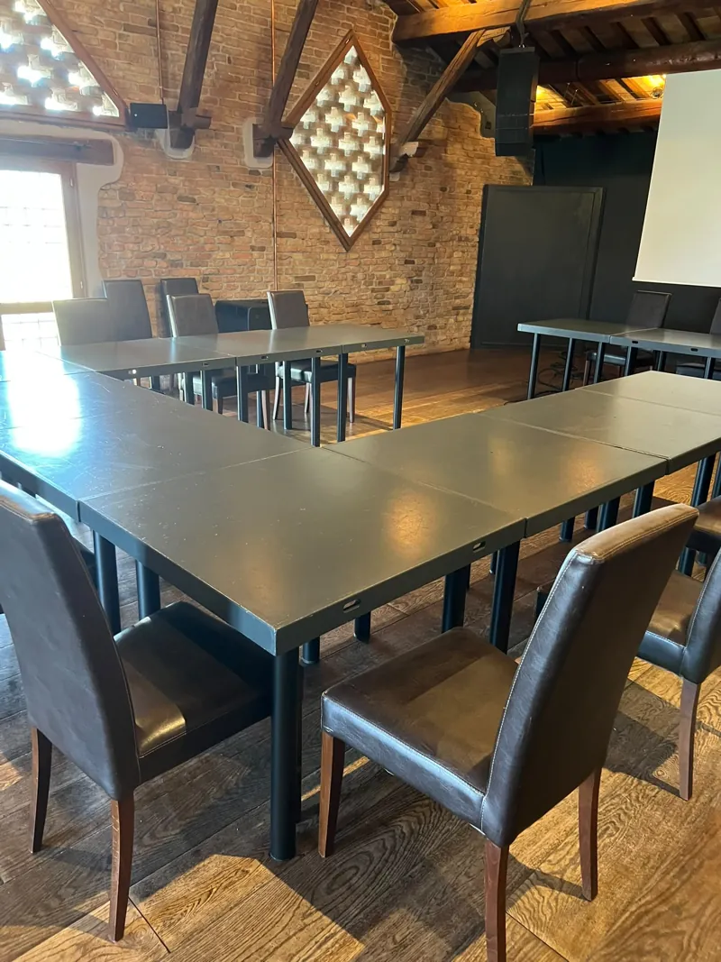 La sala della mansarda della Torre allestita per gli incontri